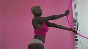 MILF Dana gratis porfilmer Dearmond böjer sig fram och befaller sin styvson