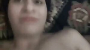 Milf kysser tuttar första gången Otrevlig svensk amatör porrfilm Mors kumpans dotter Photoshoot