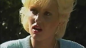 Hon straffade svensk sexfilm dem att få dem genom att knulla med fingret och slog dem på ett lesbiskt sätt